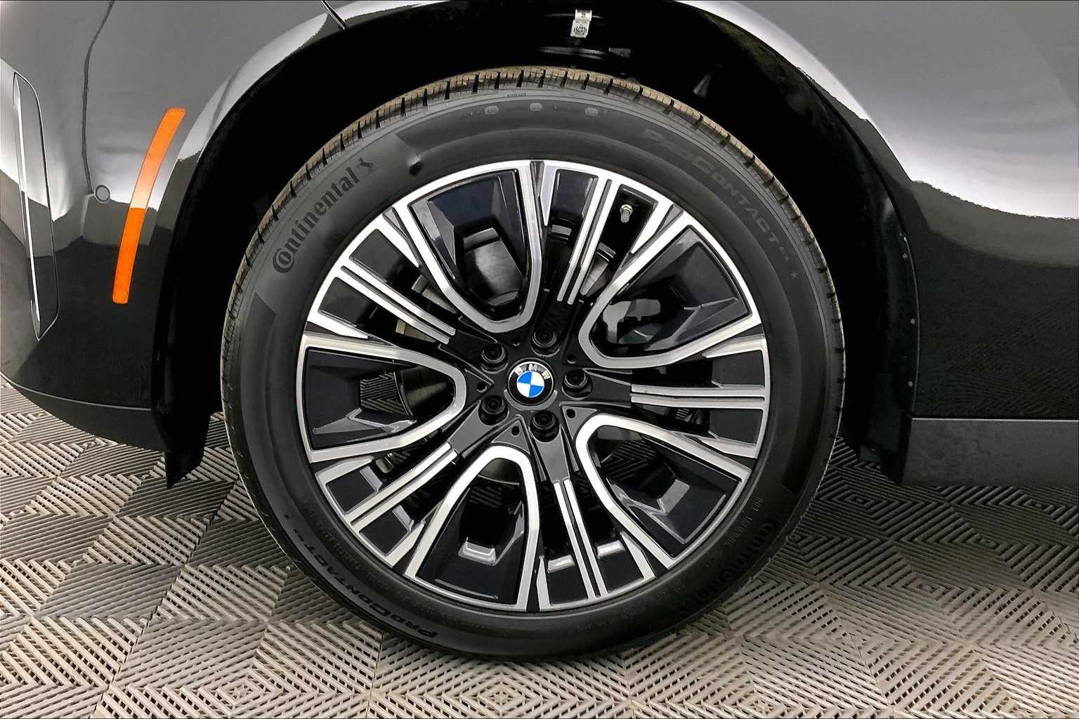 Thumbnail: 2025 BMW X3 - 8