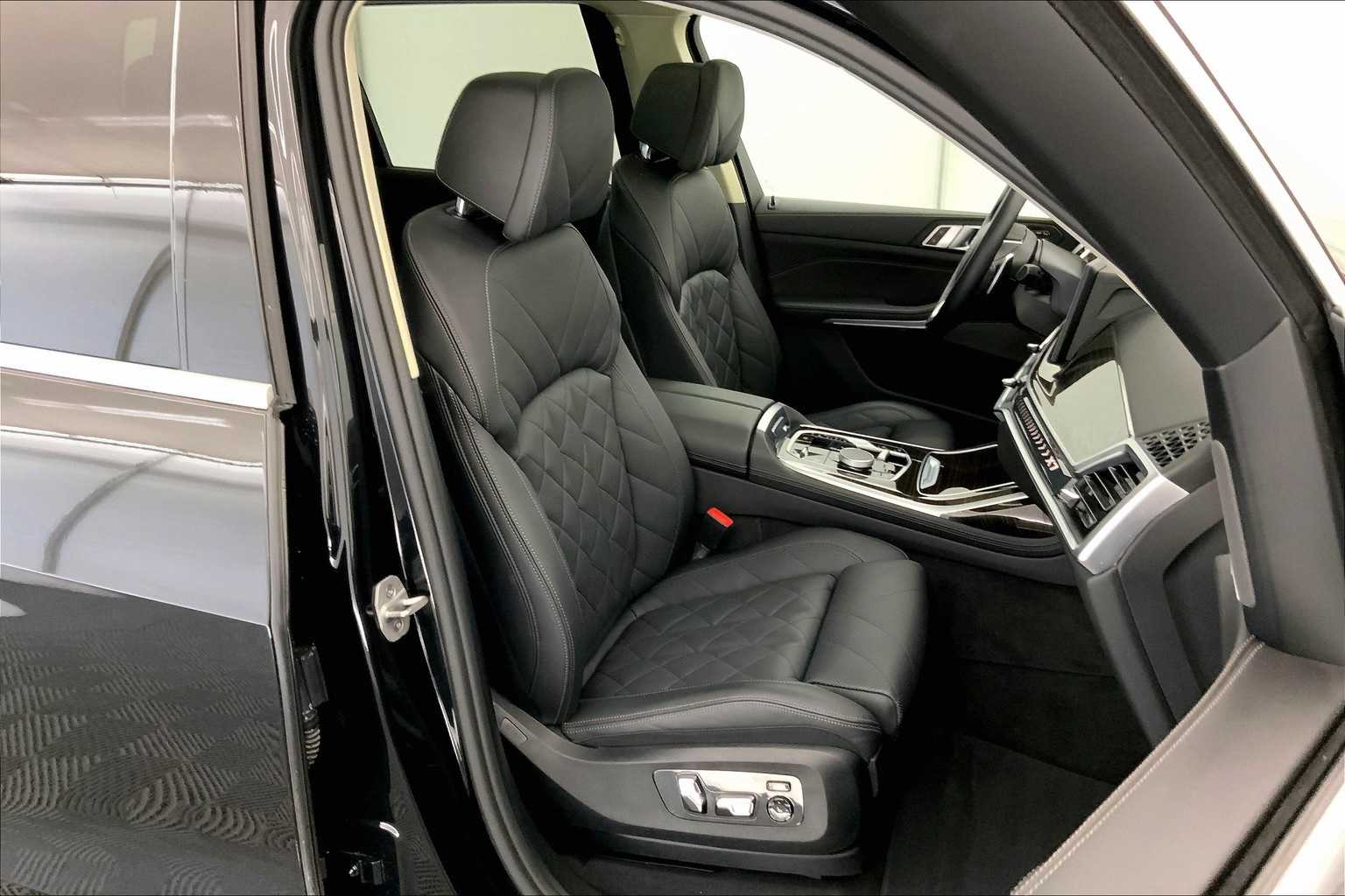 Thumbnail: 2024 BMW X7 - 13