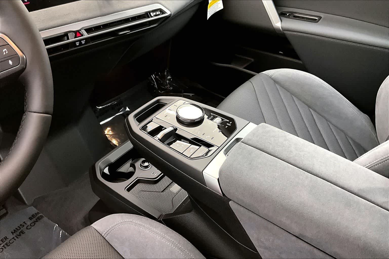 Thumbnail: 2026 BMW iX - 16