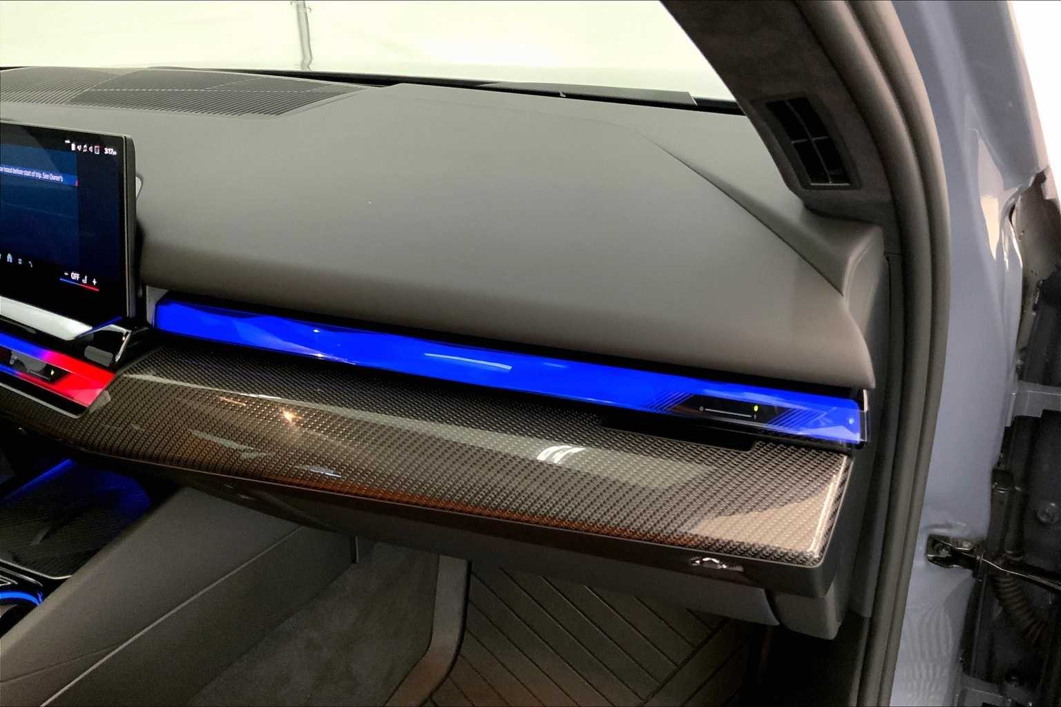 Thumbnail: 2025 BMW M5 - 23