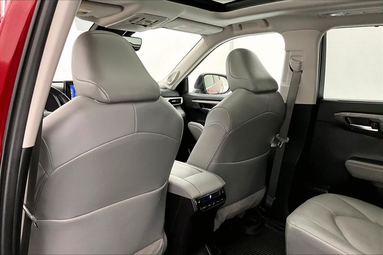 Thumbnail: 2022 Toyota Highlander - 12