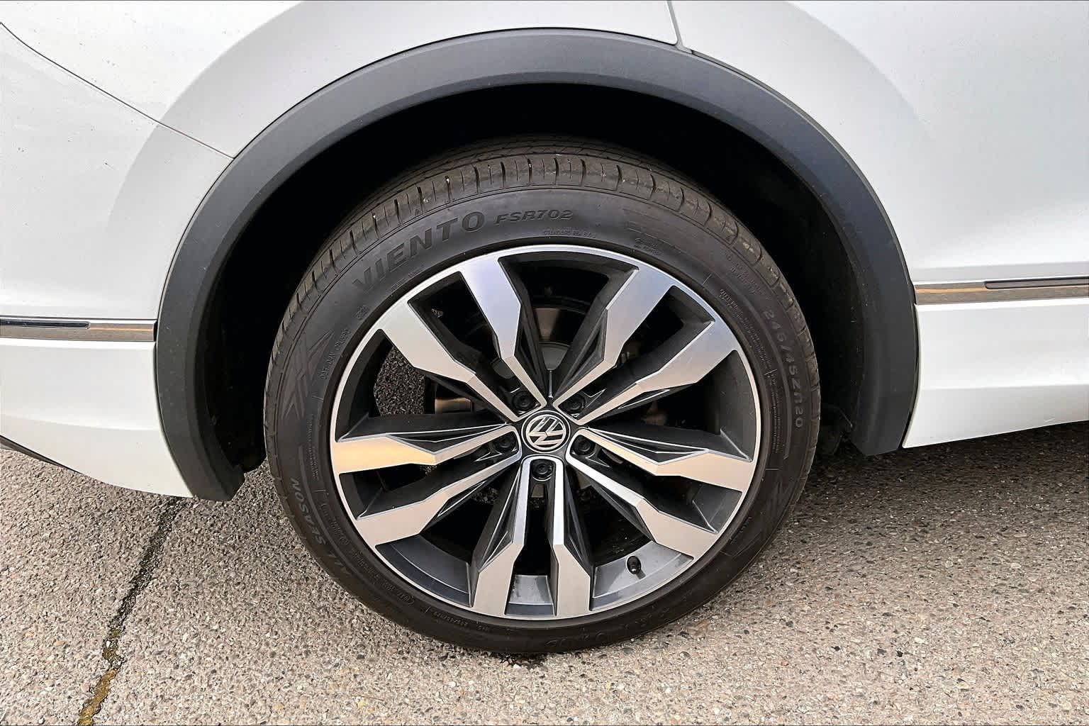 Thumbnail: 2020 Volkswagen Tiguan - 20