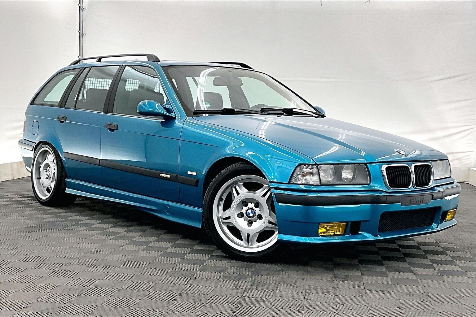 Thumbnail: 1998 BMW 3 Series - 21