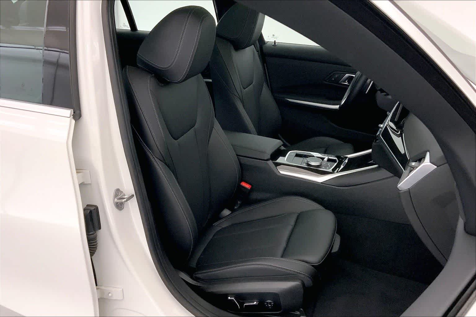 Thumbnail: 2024 BMW 3 Series - 13