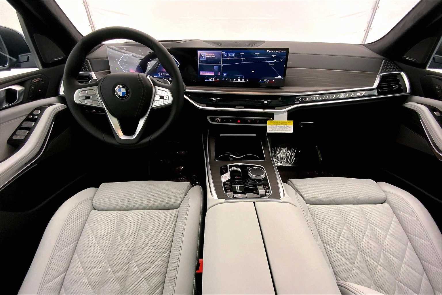 Thumbnail: 2026 BMW X7 - 10
