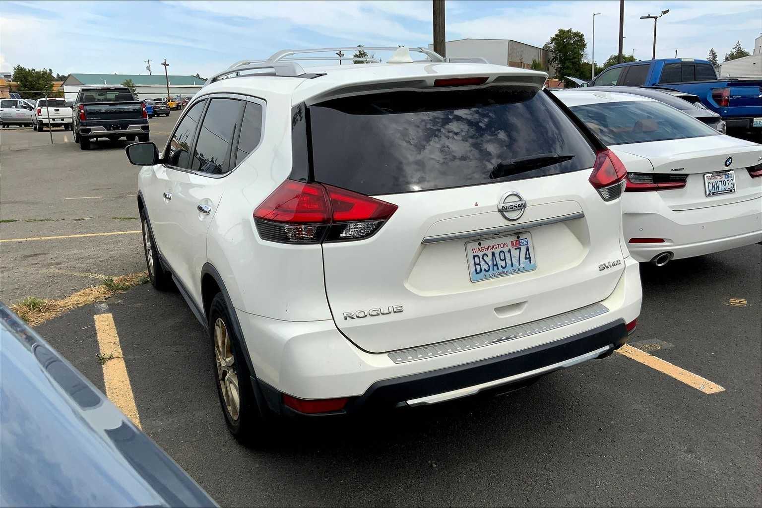 Thumbnail: 2017 Nissan Rogue - 4