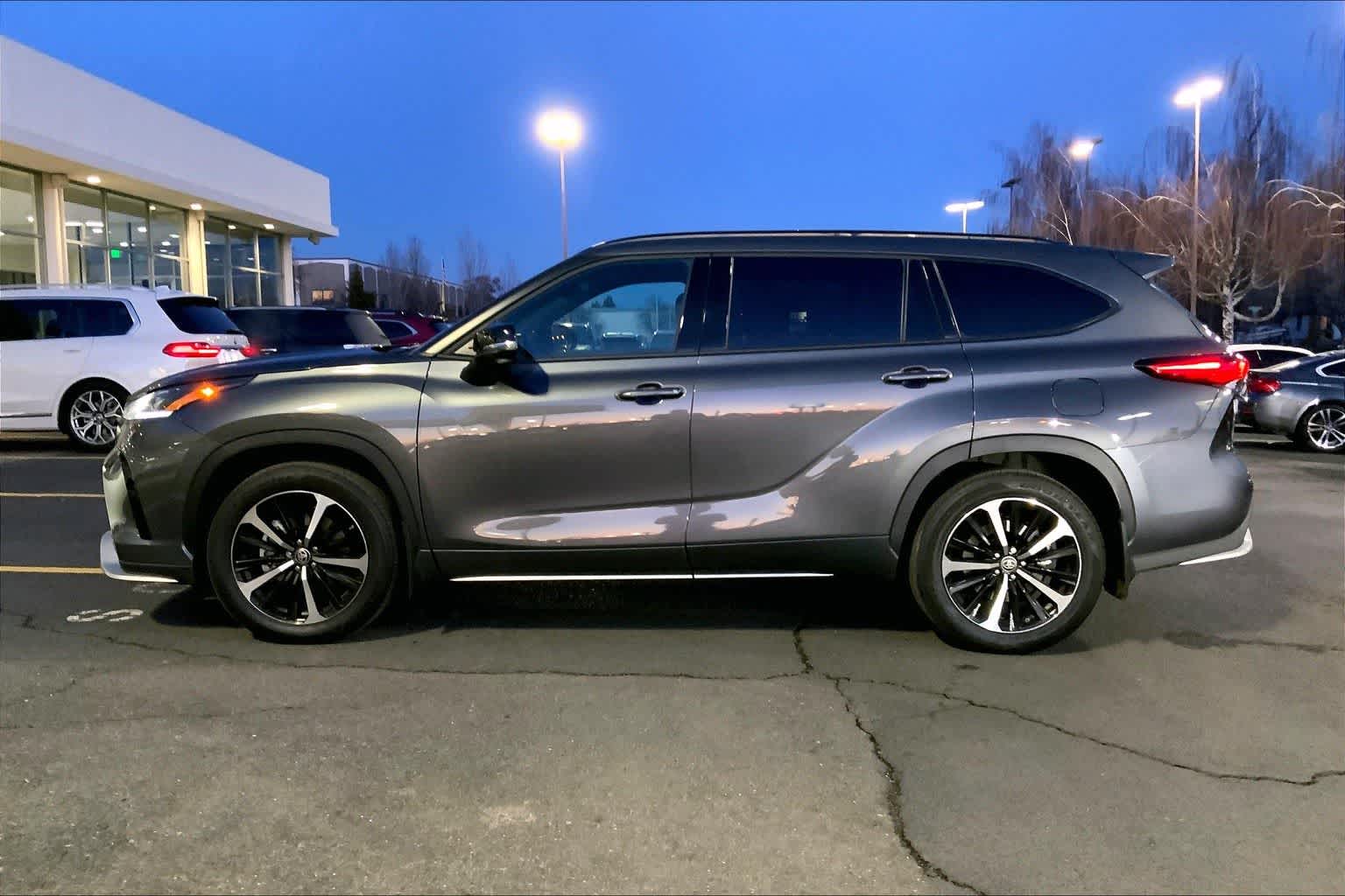 Thumbnail: 2021 Toyota Highlander - 3