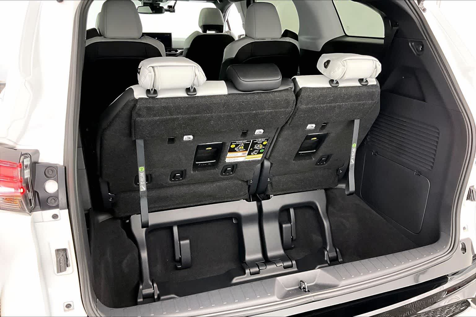 Thumbnail: 2025 Toyota Sienna - 18
