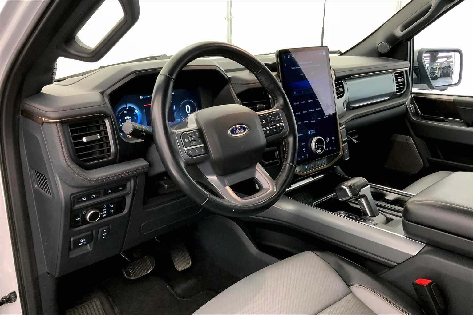 2023 Ford F-150 Lightning Lariat photo 2