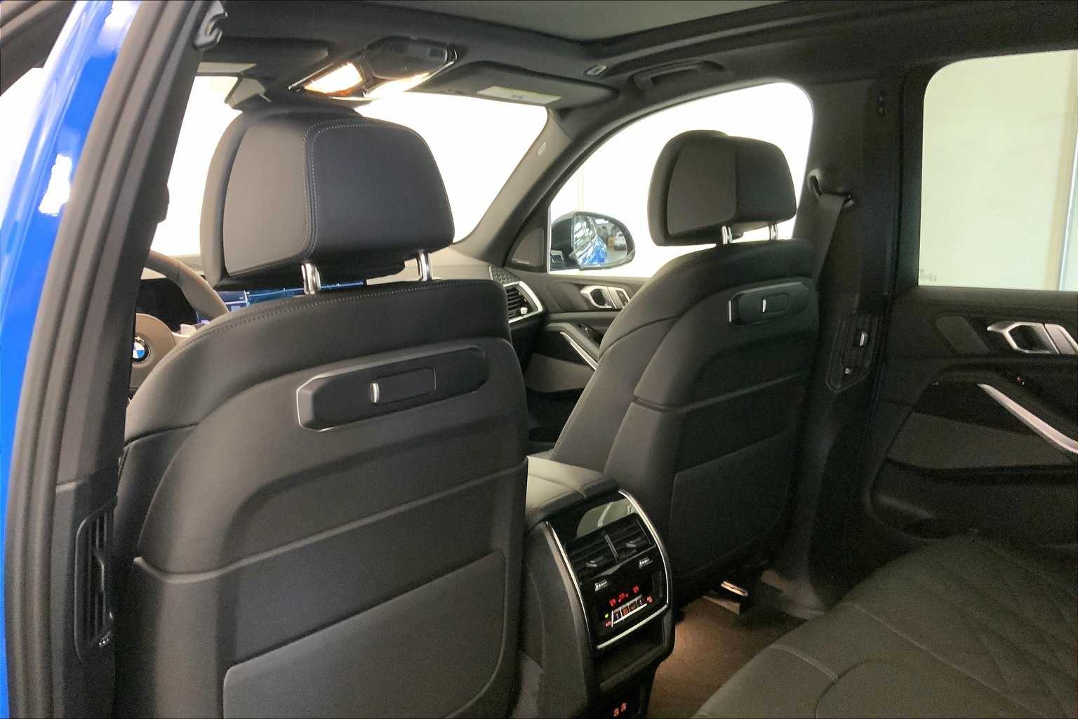 Thumbnail: 2026 BMW X5 - 12