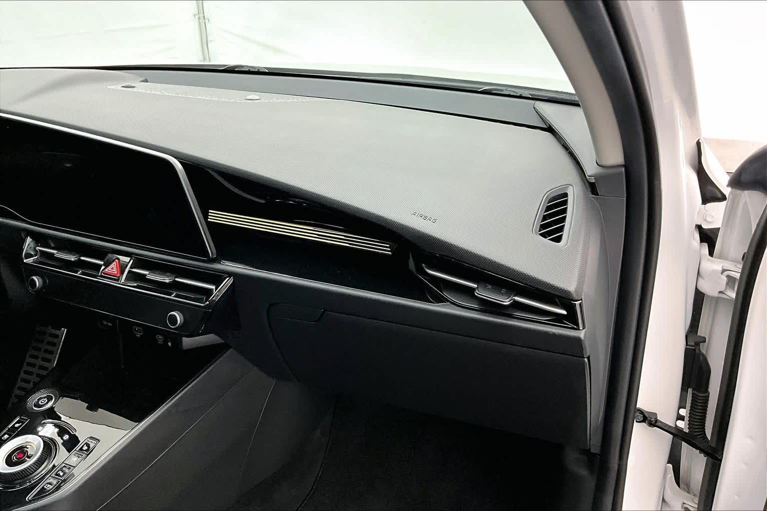 Thumbnail: 2023 Kia Niro - 23