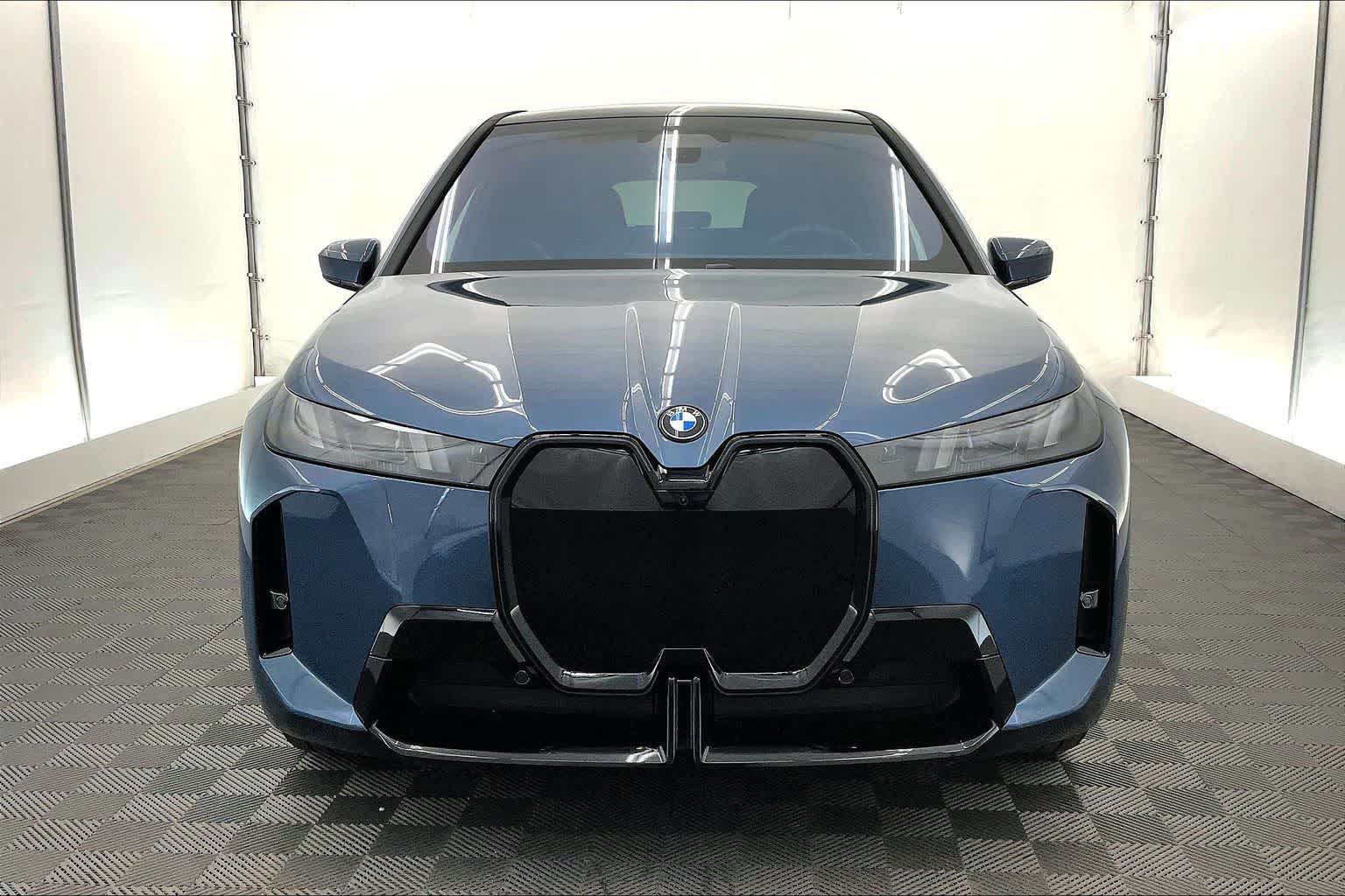 Thumbnail: 2026 BMW iX - 6