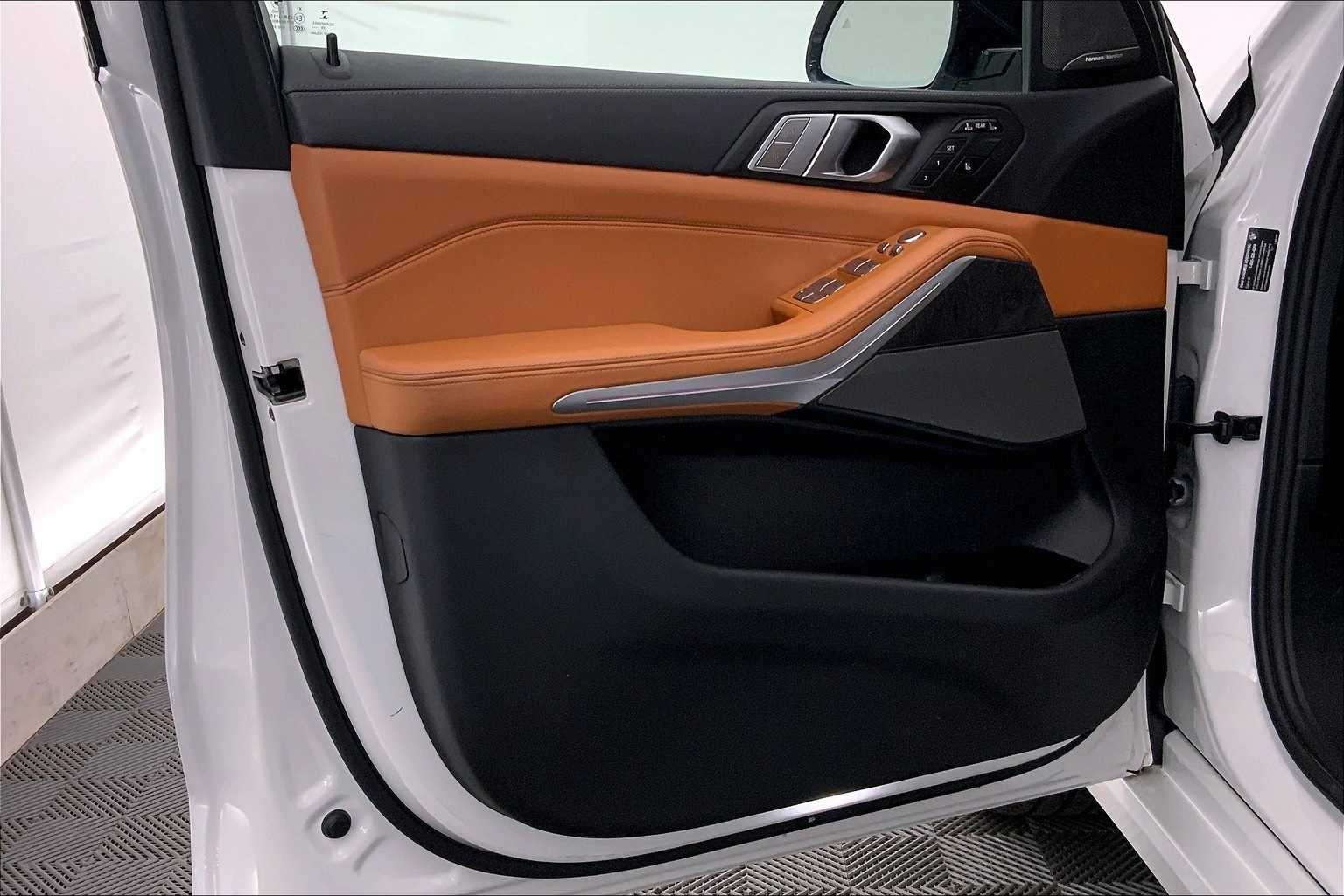 Thumbnail: 2021 BMW X7 - 27
