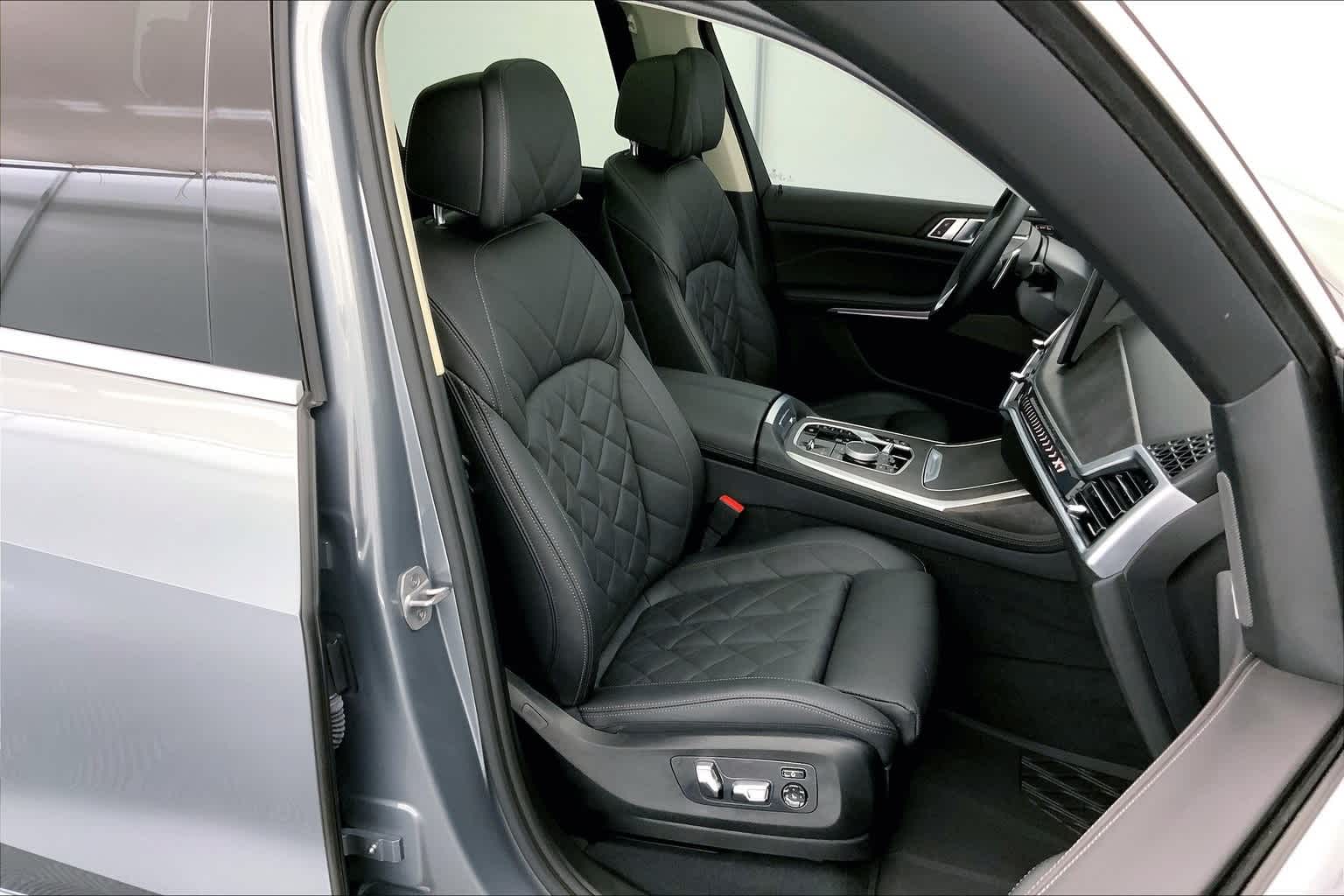 Thumbnail: 2024 BMW X7 - 13