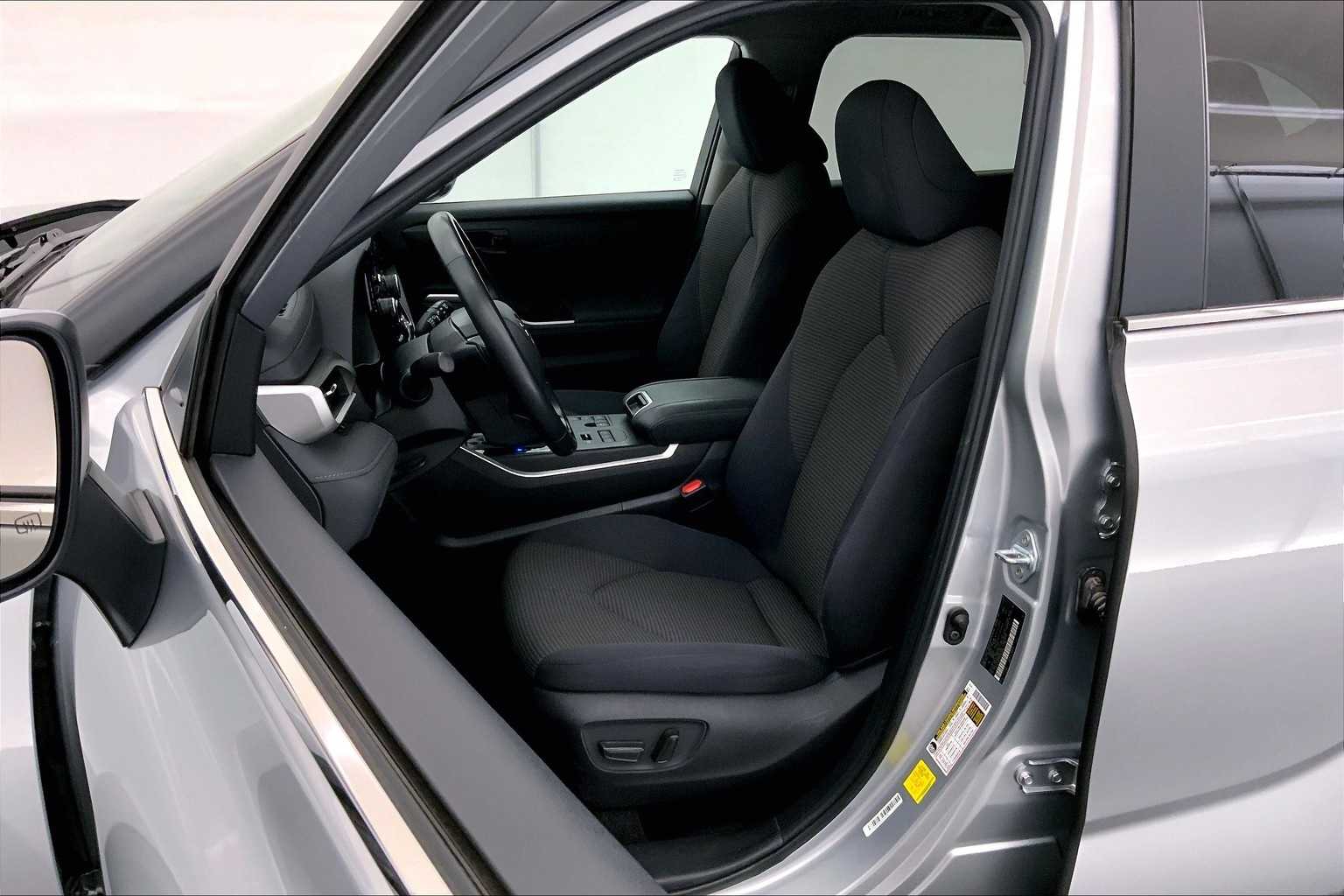 Thumbnail: 2024 Toyota Highlander - 11