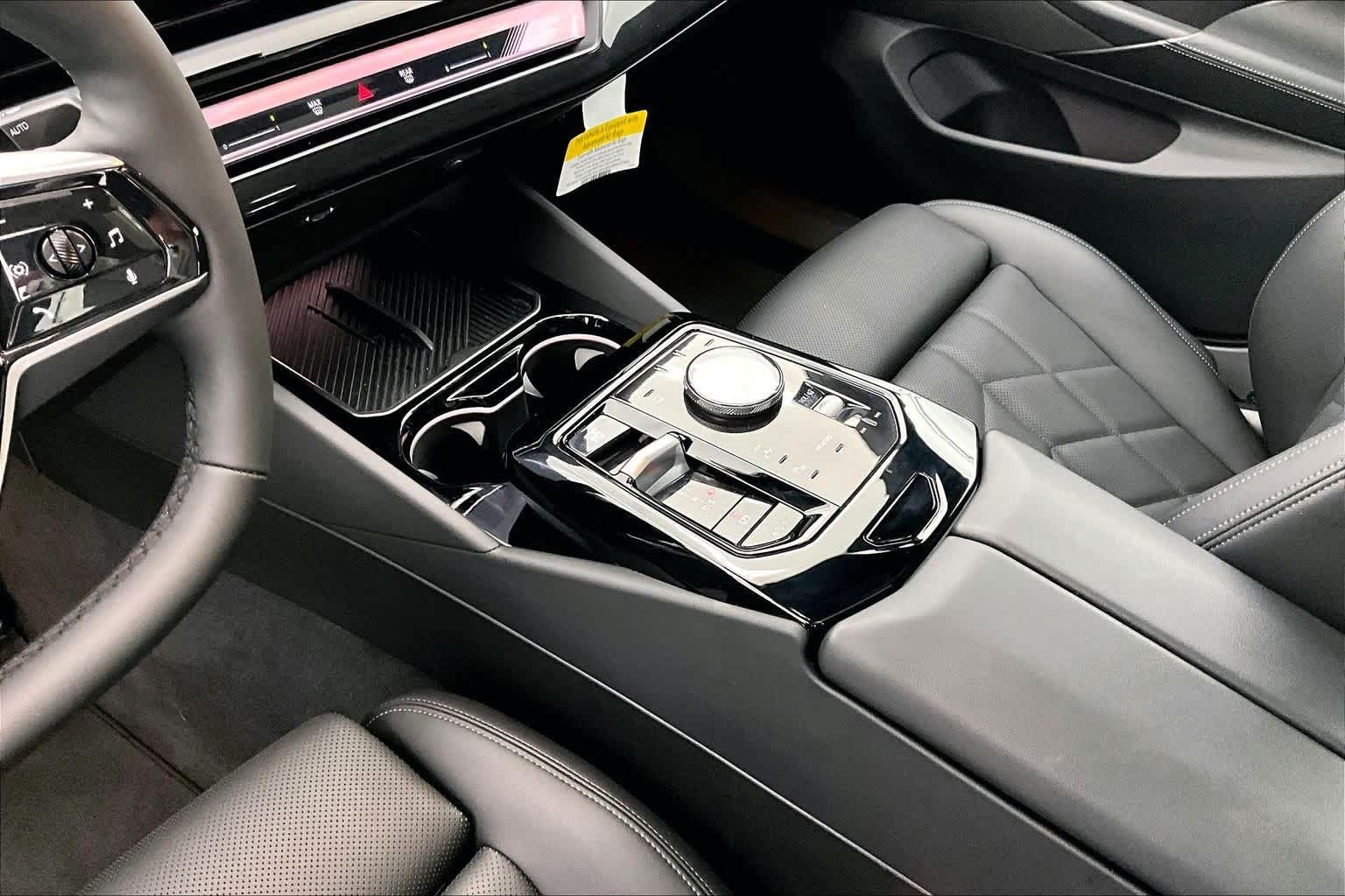 Thumbnail: 2026 BMW 5 Series - 16