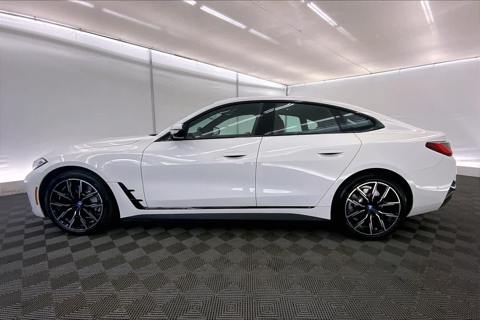 Thumbnail: 2022 BMW i4 - 3