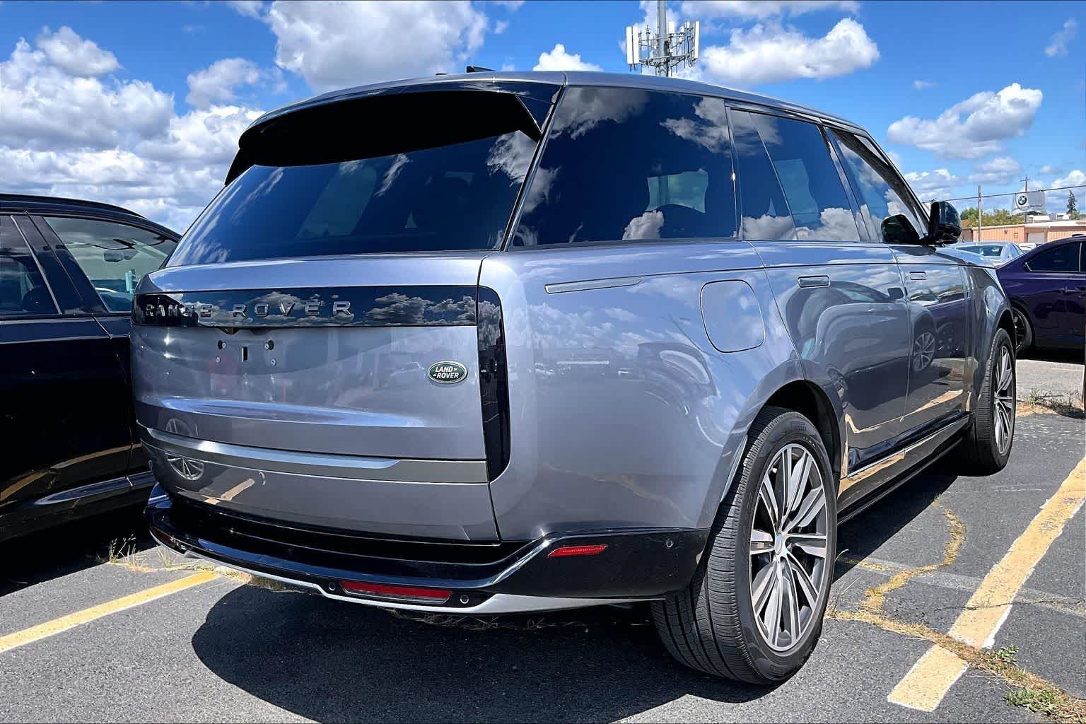 Thumbnail: 2023 Land Rover Range Rover - 19