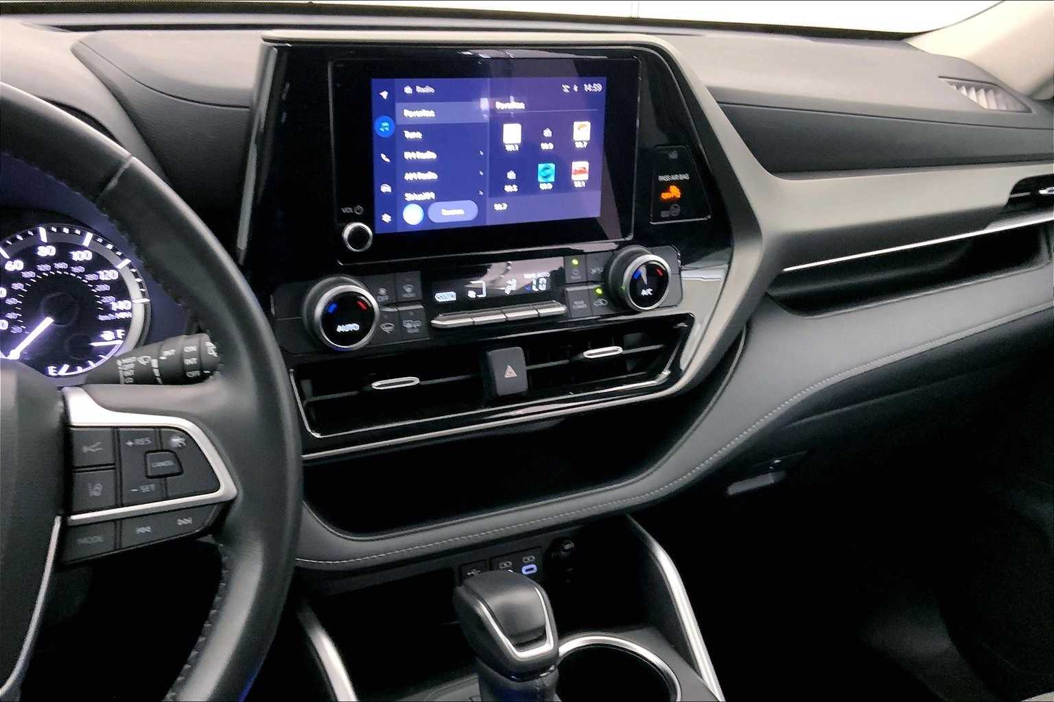 Thumbnail: 2024 Toyota Highlander - 15