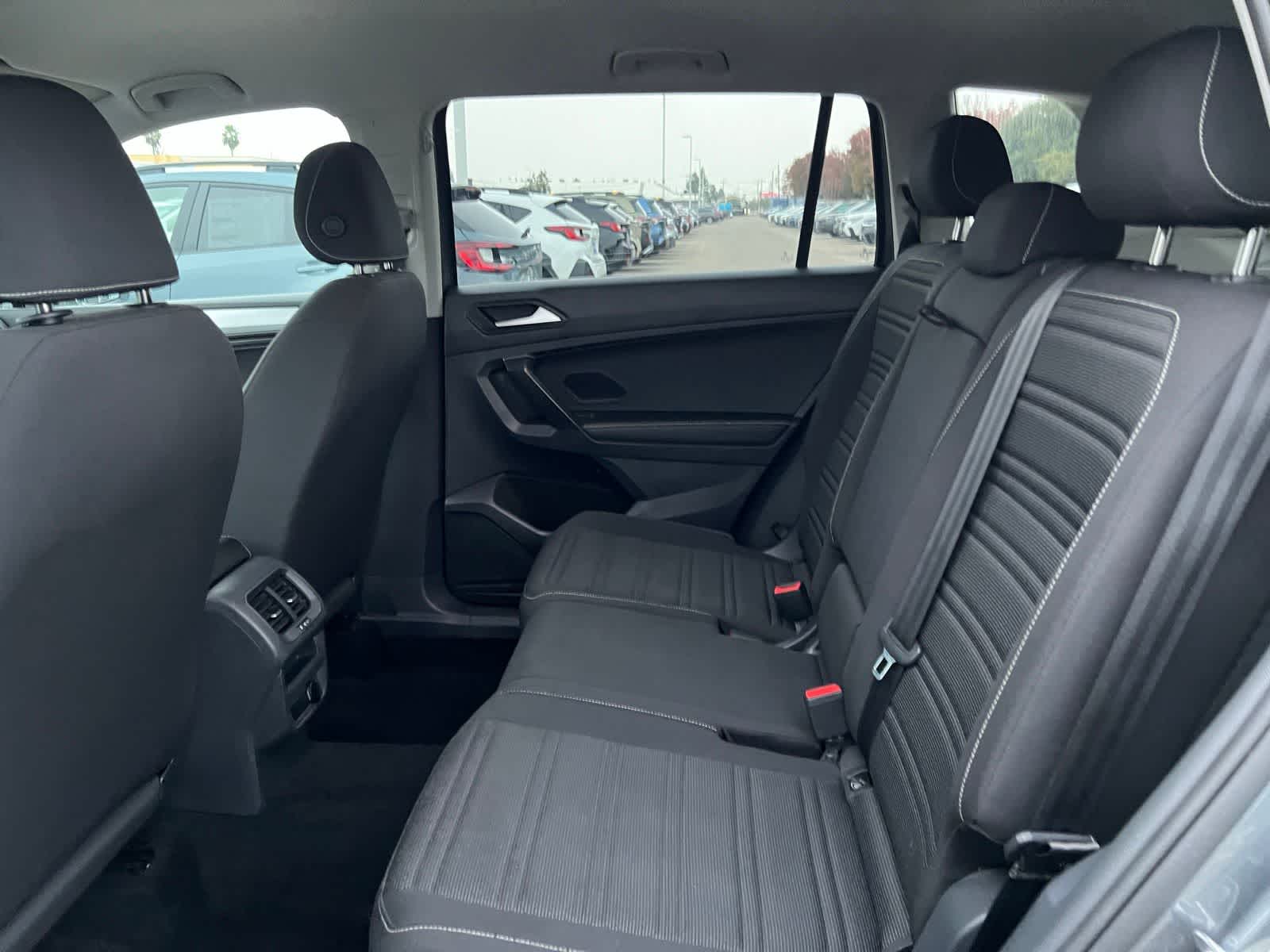 Thumbnail: 2024 Volkswagen Tiguan - 12