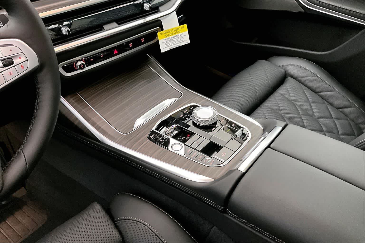 Thumbnail: 2026 BMW X7 - 17