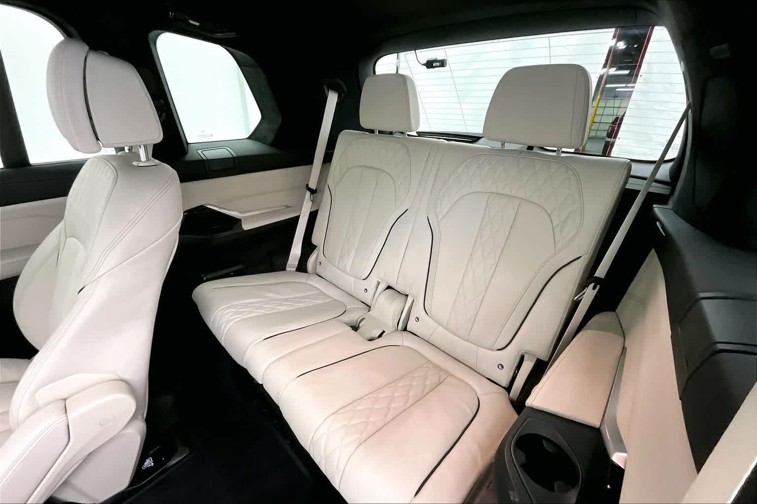 Thumbnail: 2026 BMW X7 - 13