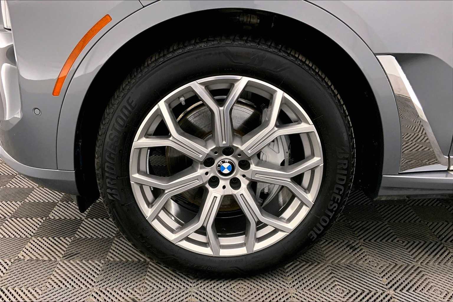 Thumbnail: 2024 BMW X7 - 8