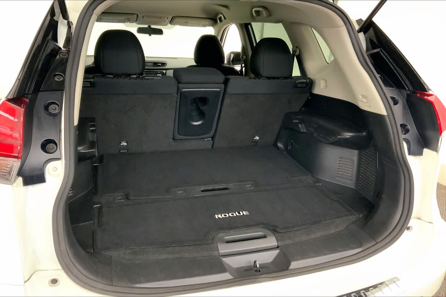 Thumbnail: 2017 Nissan Rogue - 18