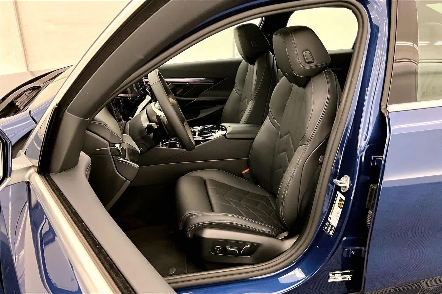 Thumbnail: 2026 BMW 5 Series - 11