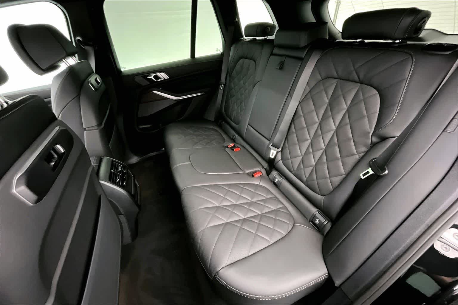 Thumbnail: 2026 BMW X5 - 13