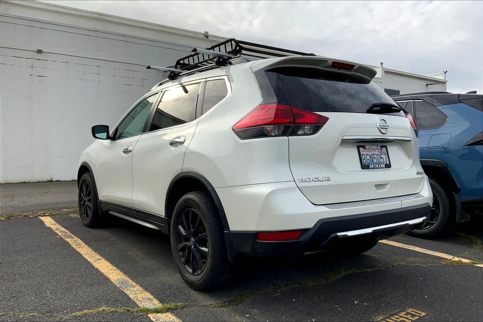 2017 Nissan Rogue SV photo 2