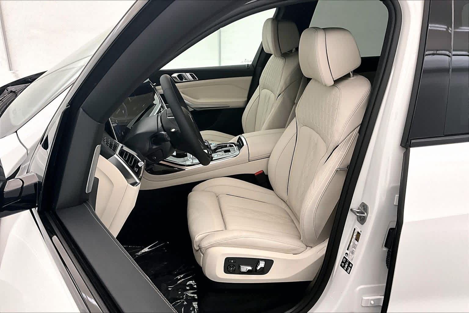 Thumbnail: 2026 BMW X7 - 11