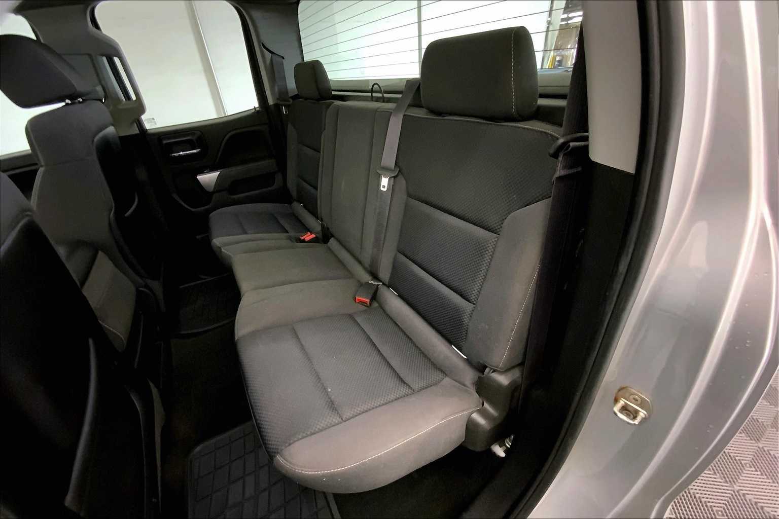 Thumbnail: 2015 Chevrolet Silverado 2500 - 29