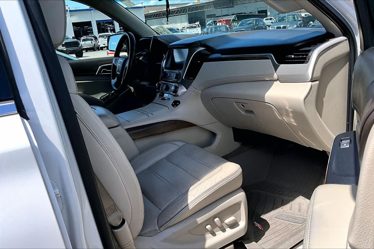 Thumbnail: 2019 GMC Yukon XL - 14