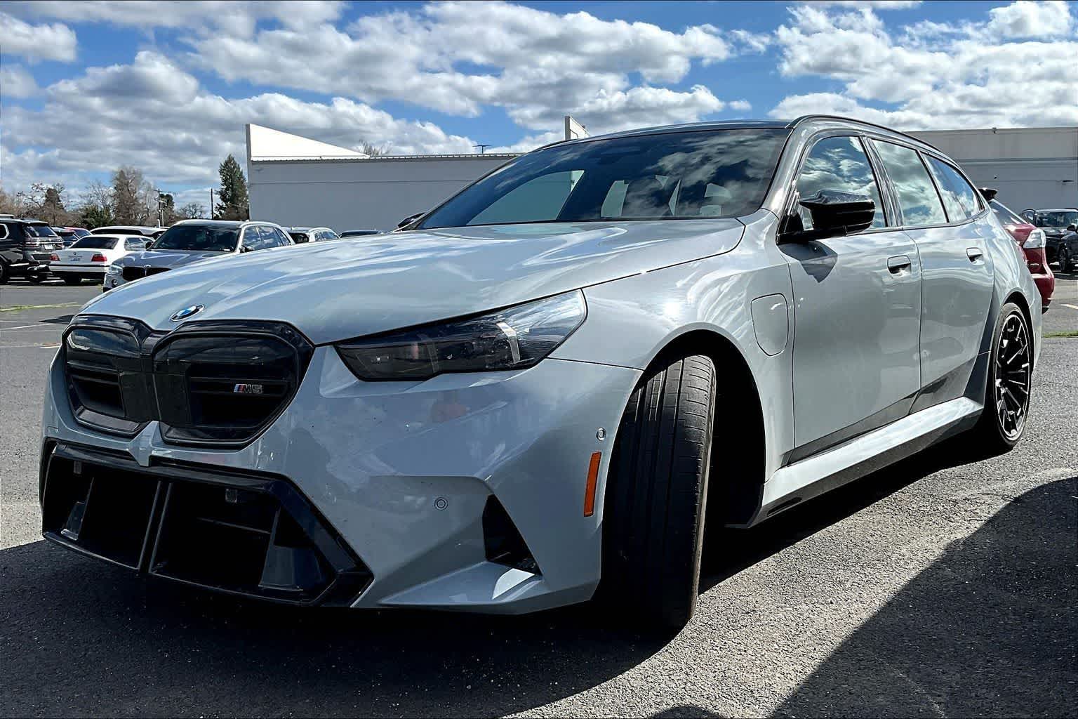 Thumbnail: 2026 BMW M5 - 1