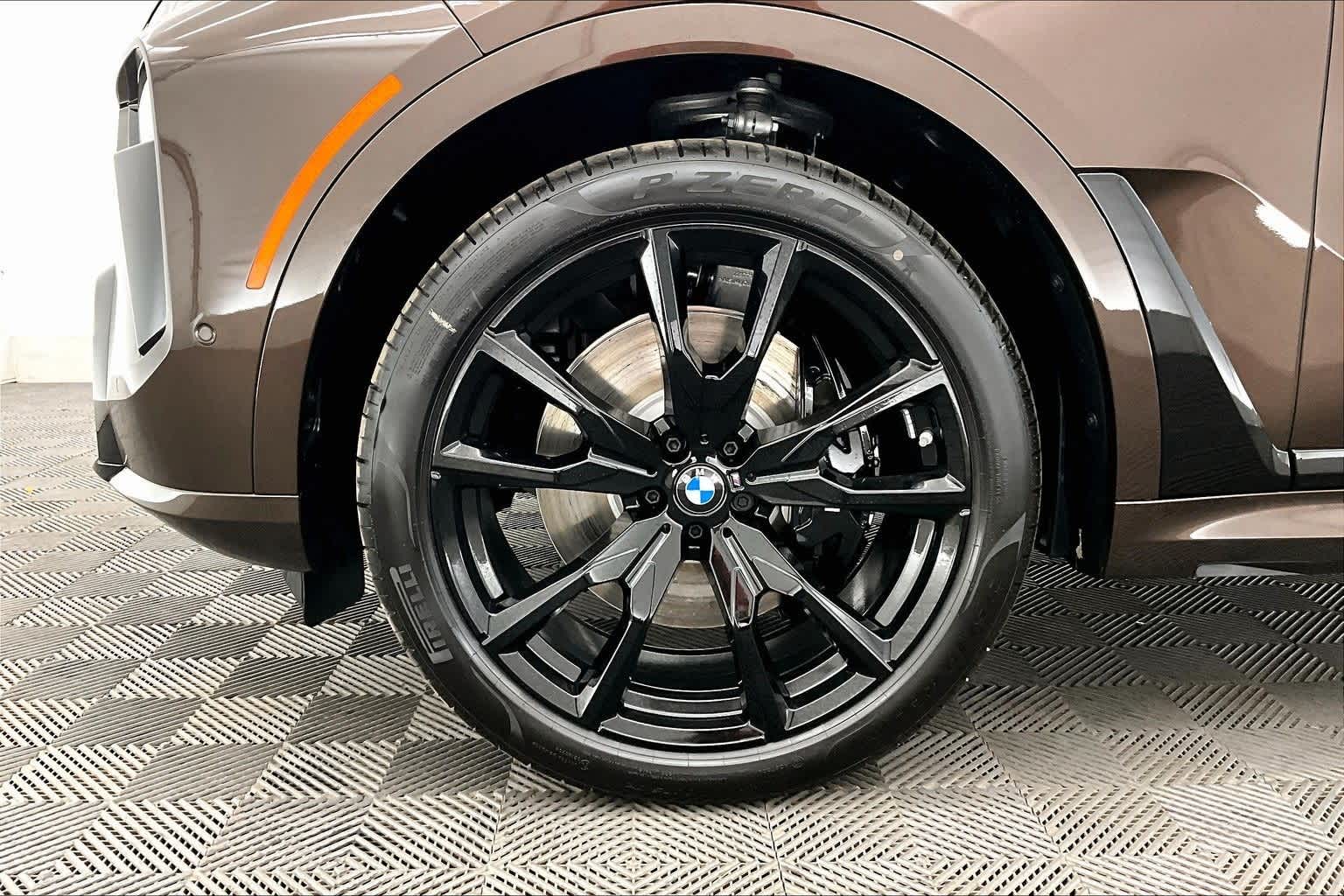 Thumbnail: 2026 BMW X7 - 8