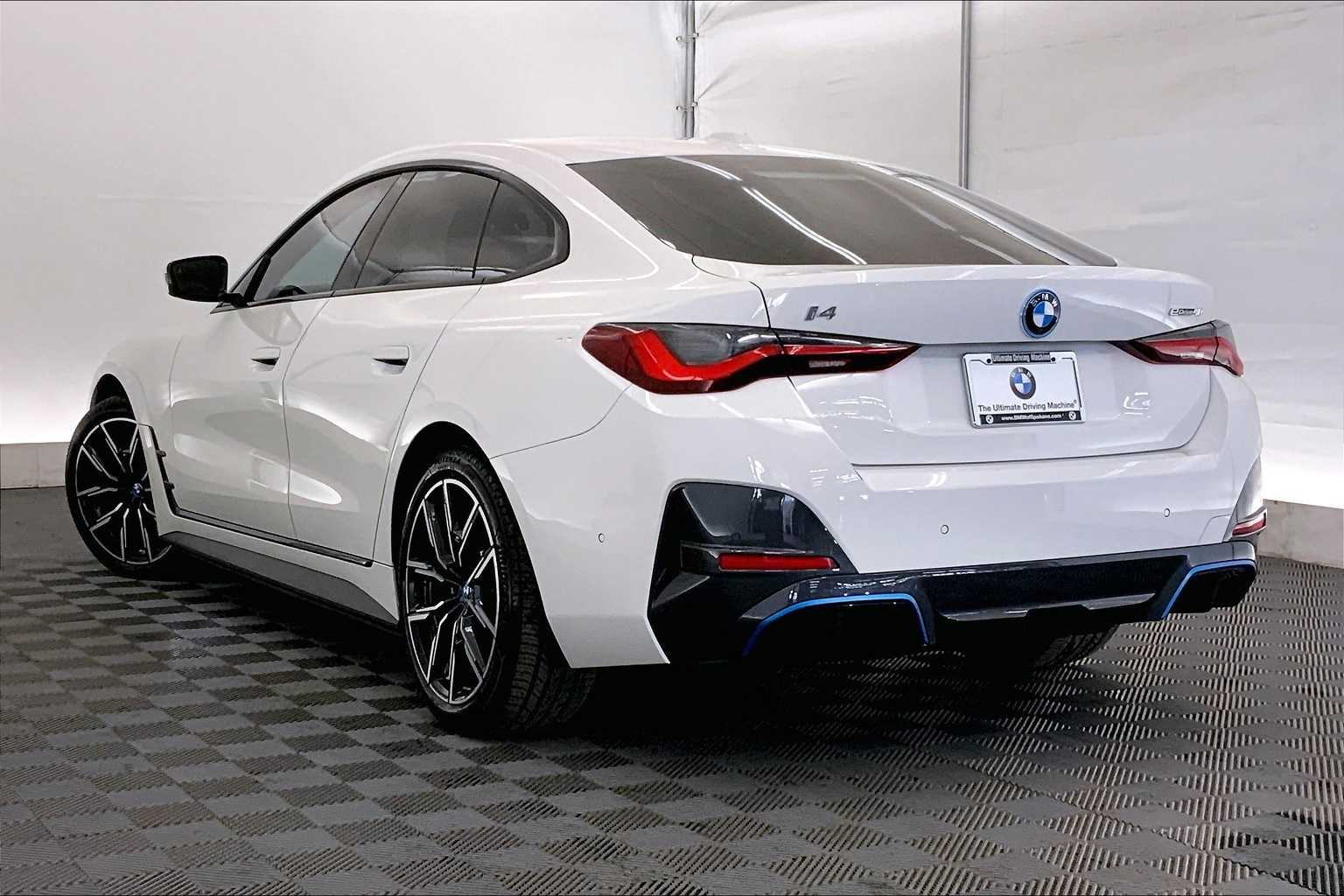 Thumbnail: 2022 BMW i4 - 5