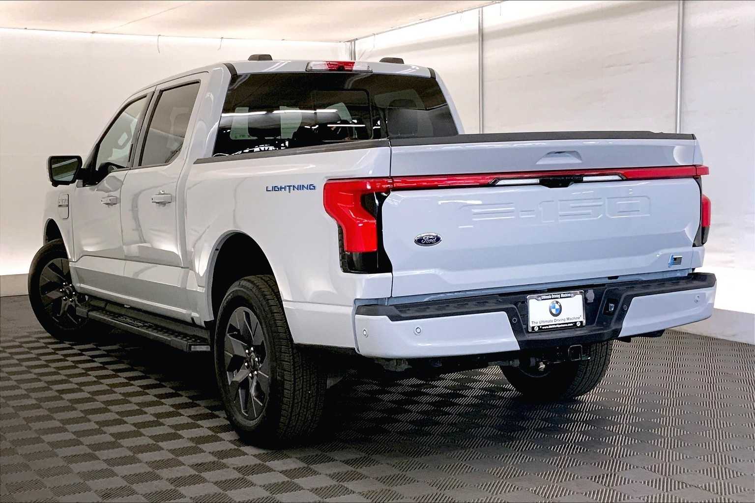 2023 Ford F-150 Lightning Lariat photo 4