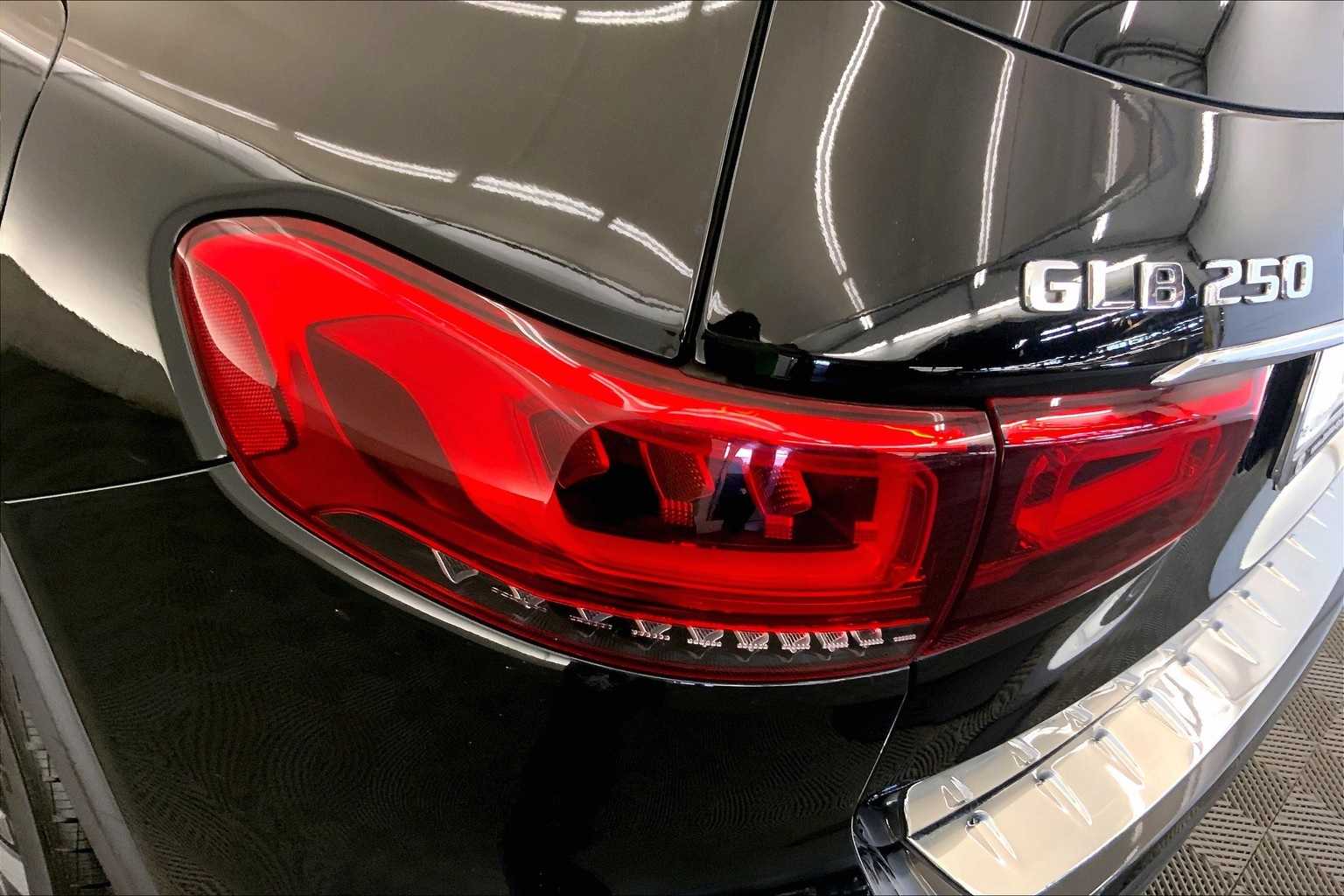 Thumbnail: 2022 Mercedes-Benz GLB - 32
