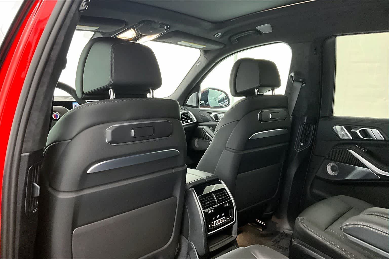 Thumbnail: 2026 BMW X7 - 12