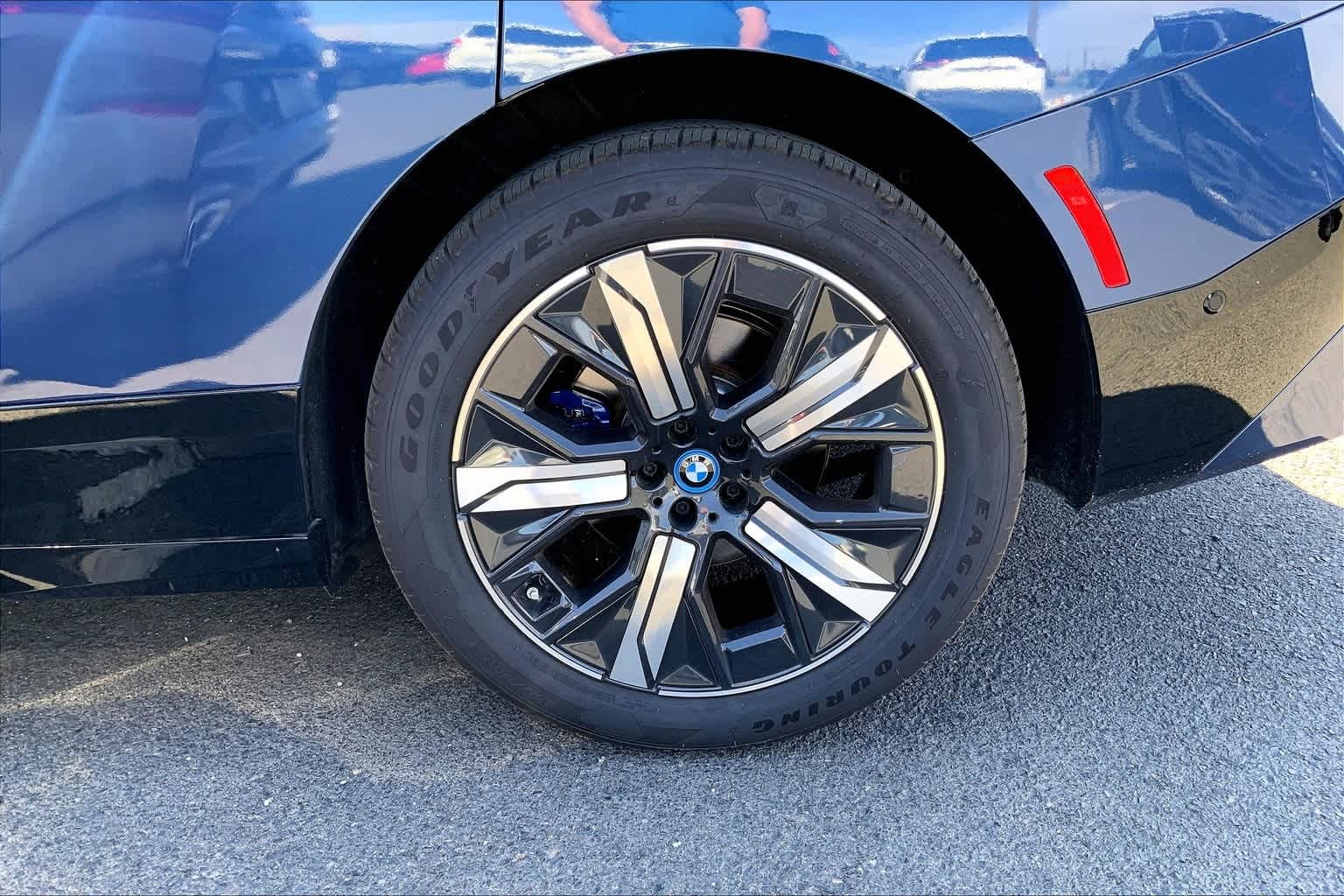 Thumbnail: 2023 BMW iX - 20