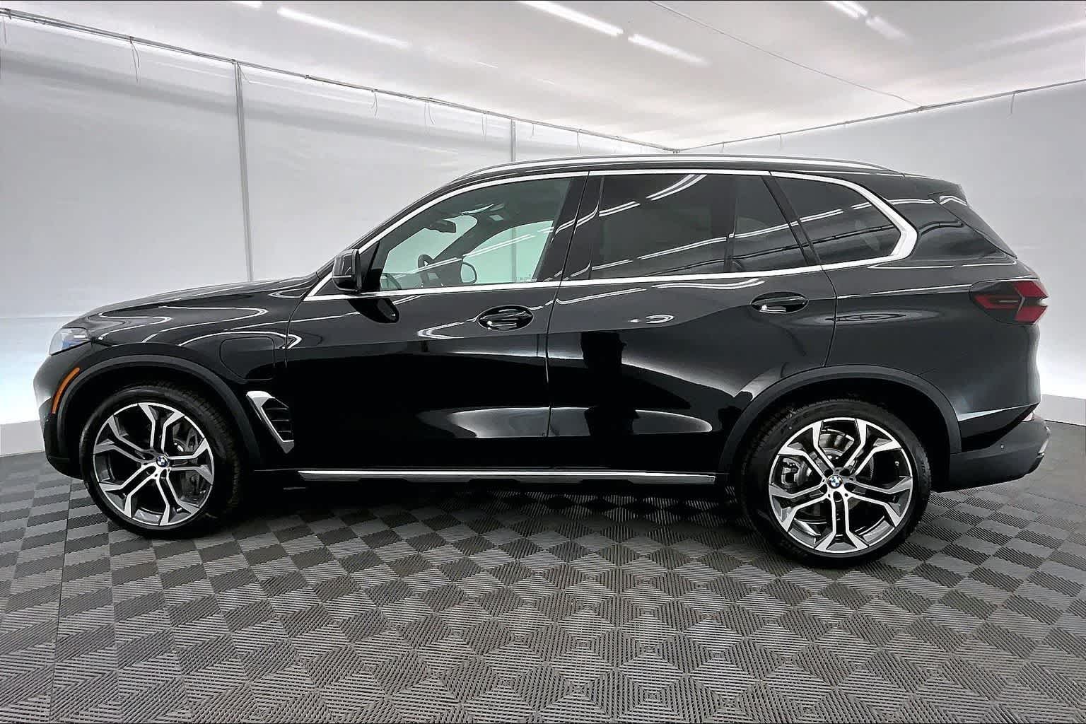 Thumbnail: 2026 BMW X5 - 3