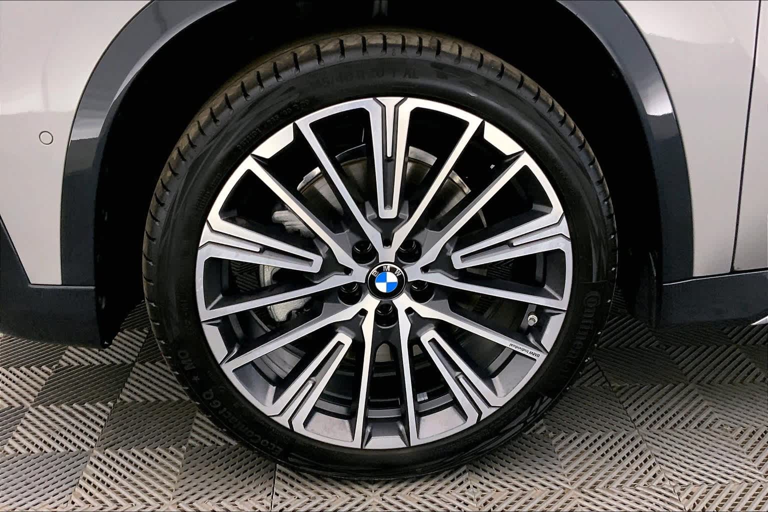 2025 BMW X1 xDrive28i 8