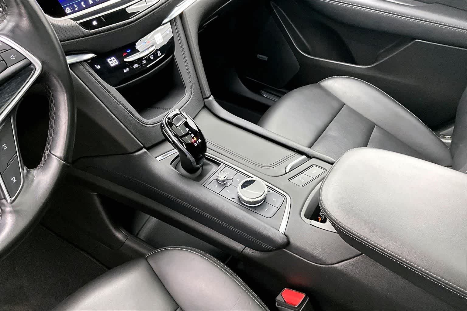 Thumbnail: 2023 Cadillac XT5 - 16