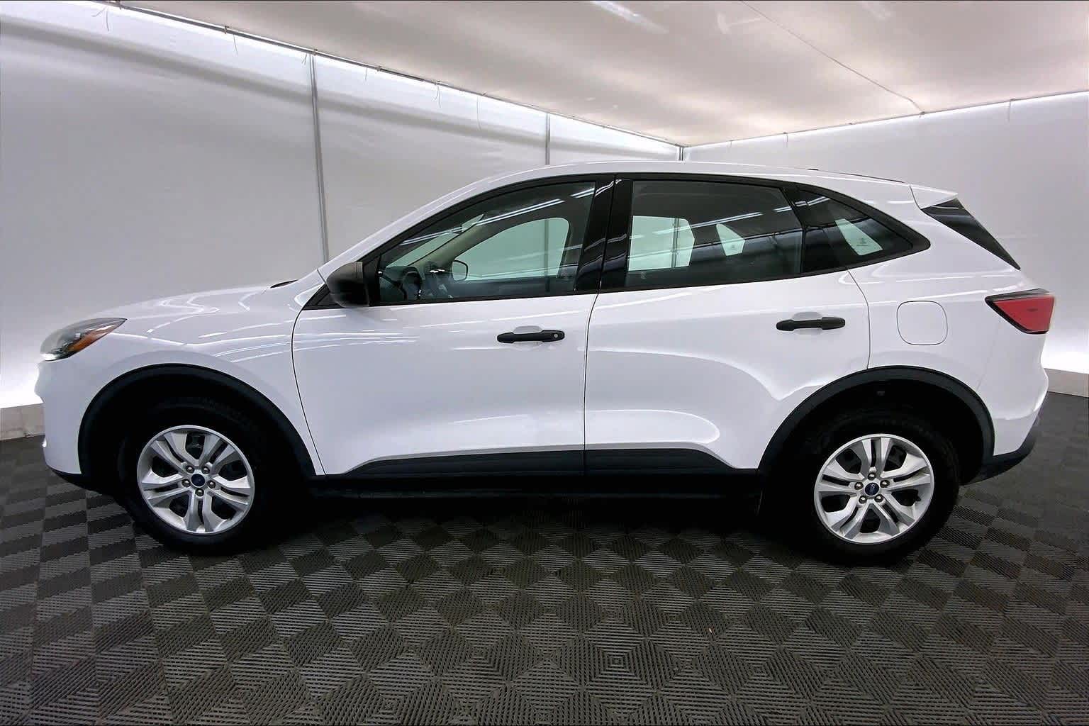 2020 Ford Escape S photo 3