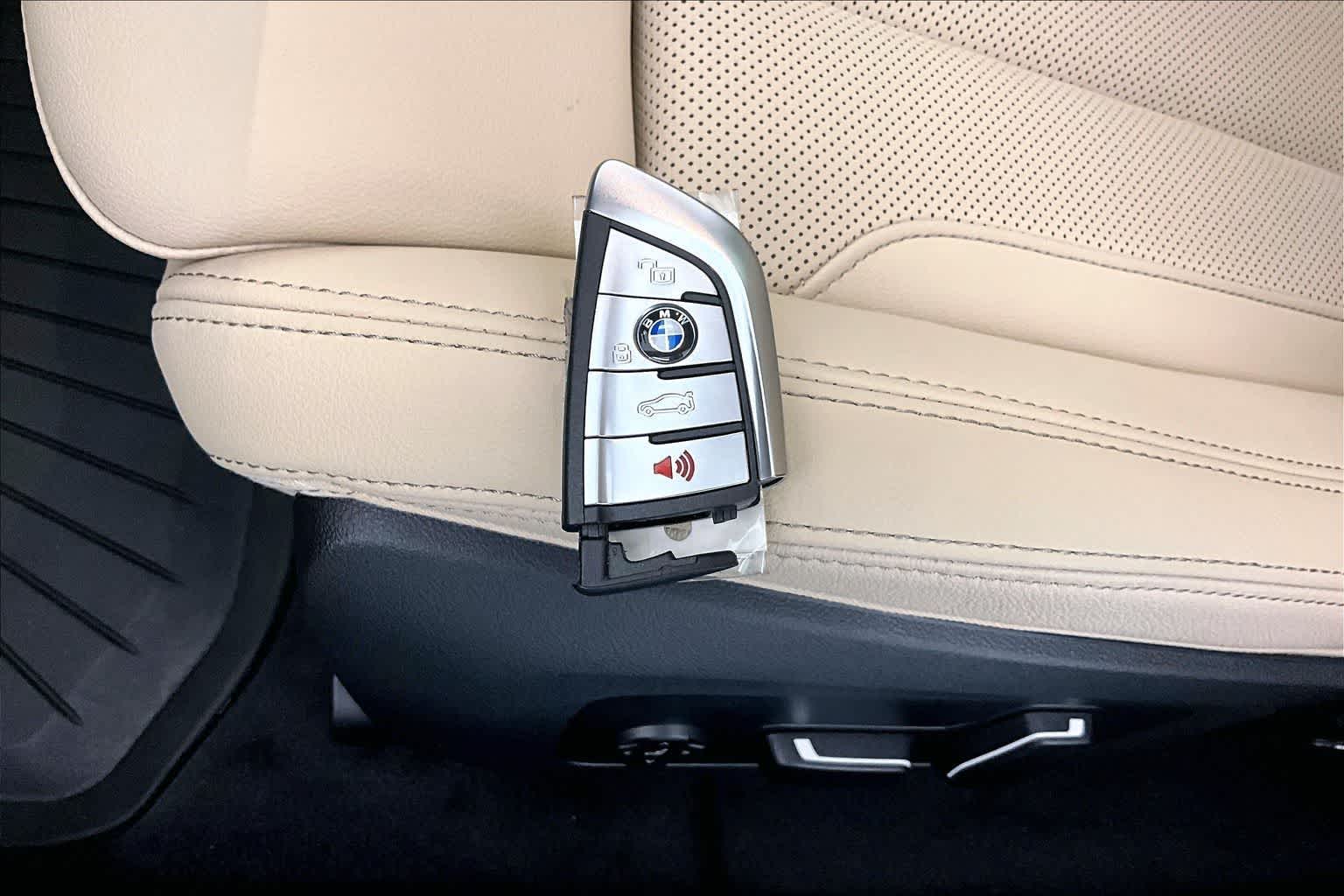 Thumbnail: 2025 BMW i4 - 19