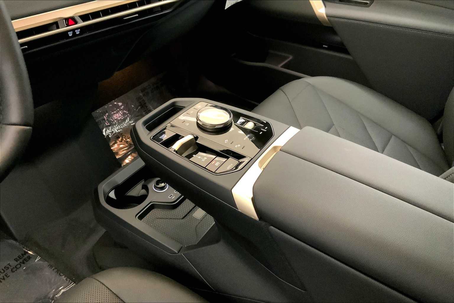 Thumbnail: 2025 BMW iX - 17