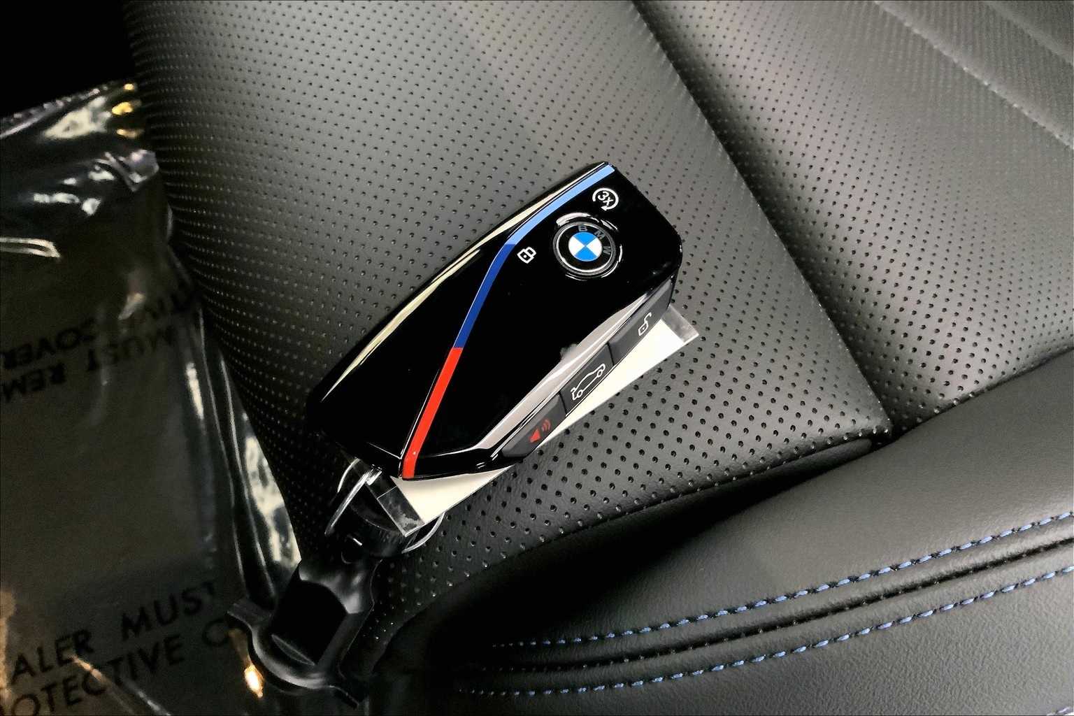 Thumbnail: 2025 BMW i5 - 20