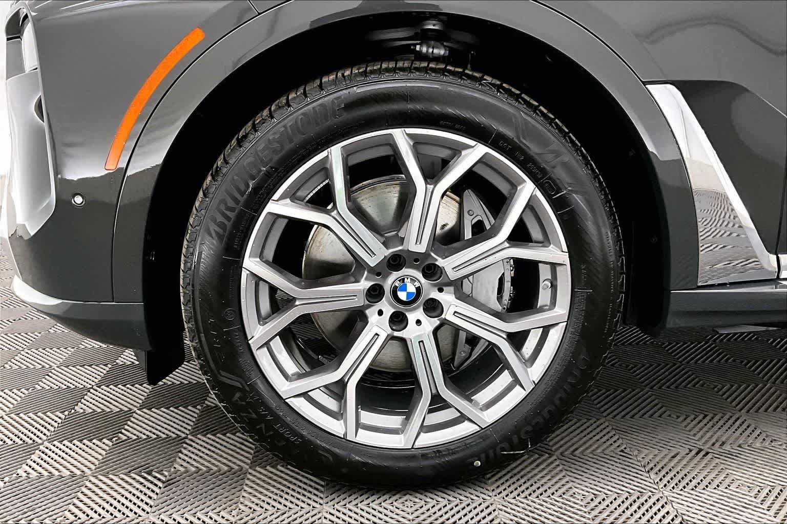 Thumbnail: 2026 BMW X7 - 8