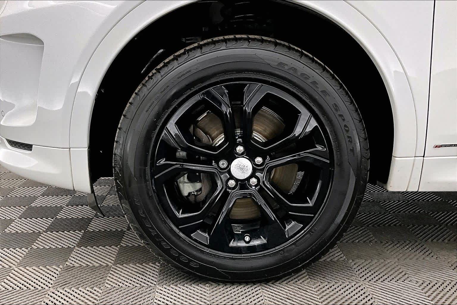 Thumbnail: 2020 Land Rover Discovery Sport - 8